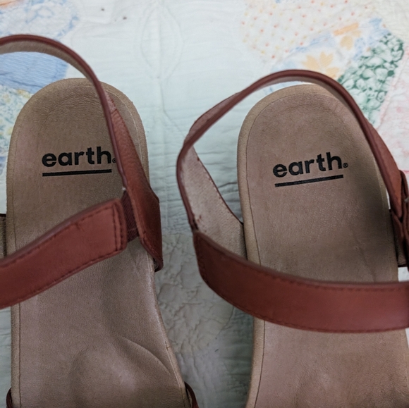 Earth Sandles - Picture 2 of 6